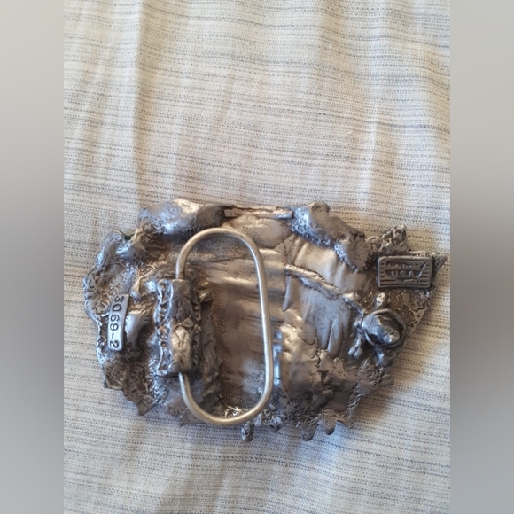 Vintage Guns - Rose Band Belt Buckles - Picture 3 of 3